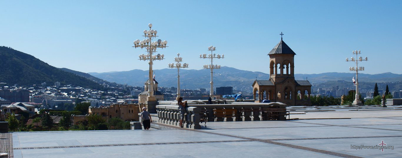 Грузия - Тбилиси - вид от собора Святой Троицы